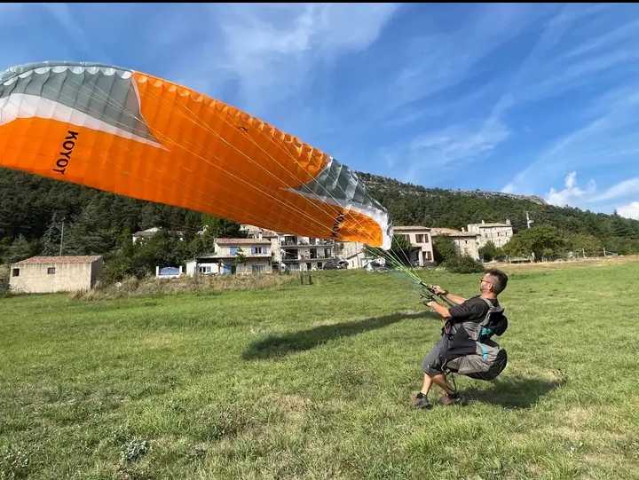 Parapente lot débutant  Niviuk koyot 1 A 26 PTV 75 95
